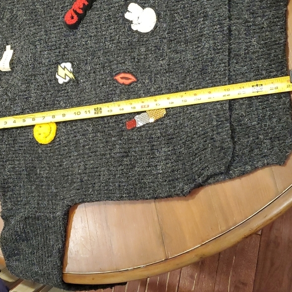 Dreamers Graphic sweater. - Picture 7 of 8